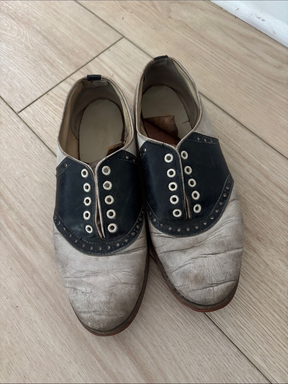 Vintage Women’s Bowling Shoe, Saddle shoe, 1956 - Picture 1 of 2